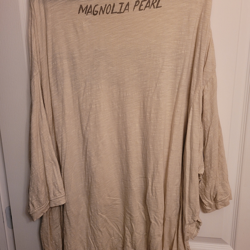 SOLD!! Magnolia Pearl Bold STAR Frances Pullover - Picture 3 of 4